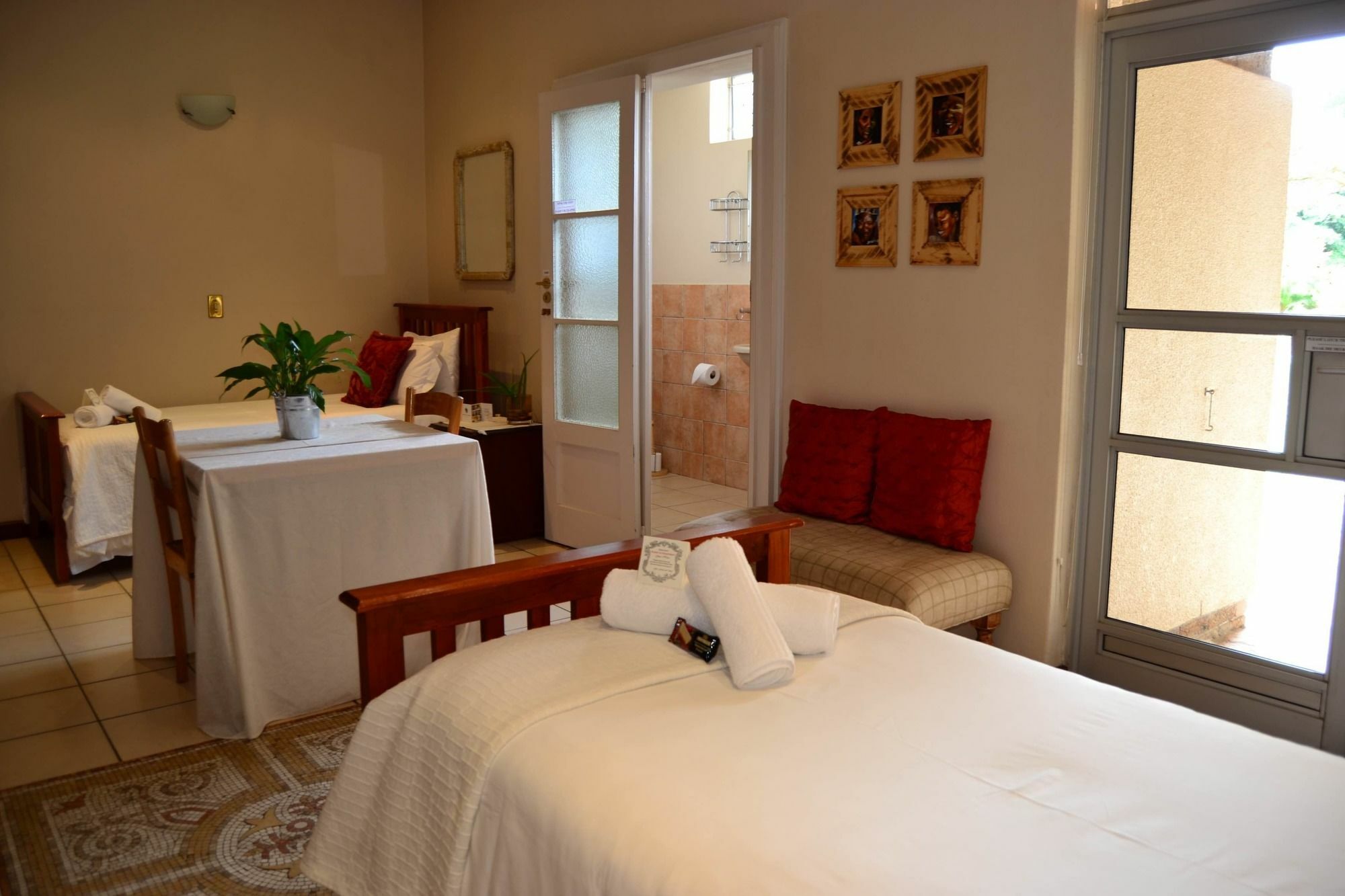 King'S Highway Guest House Сомерсет-Уэст Экстерьер фото