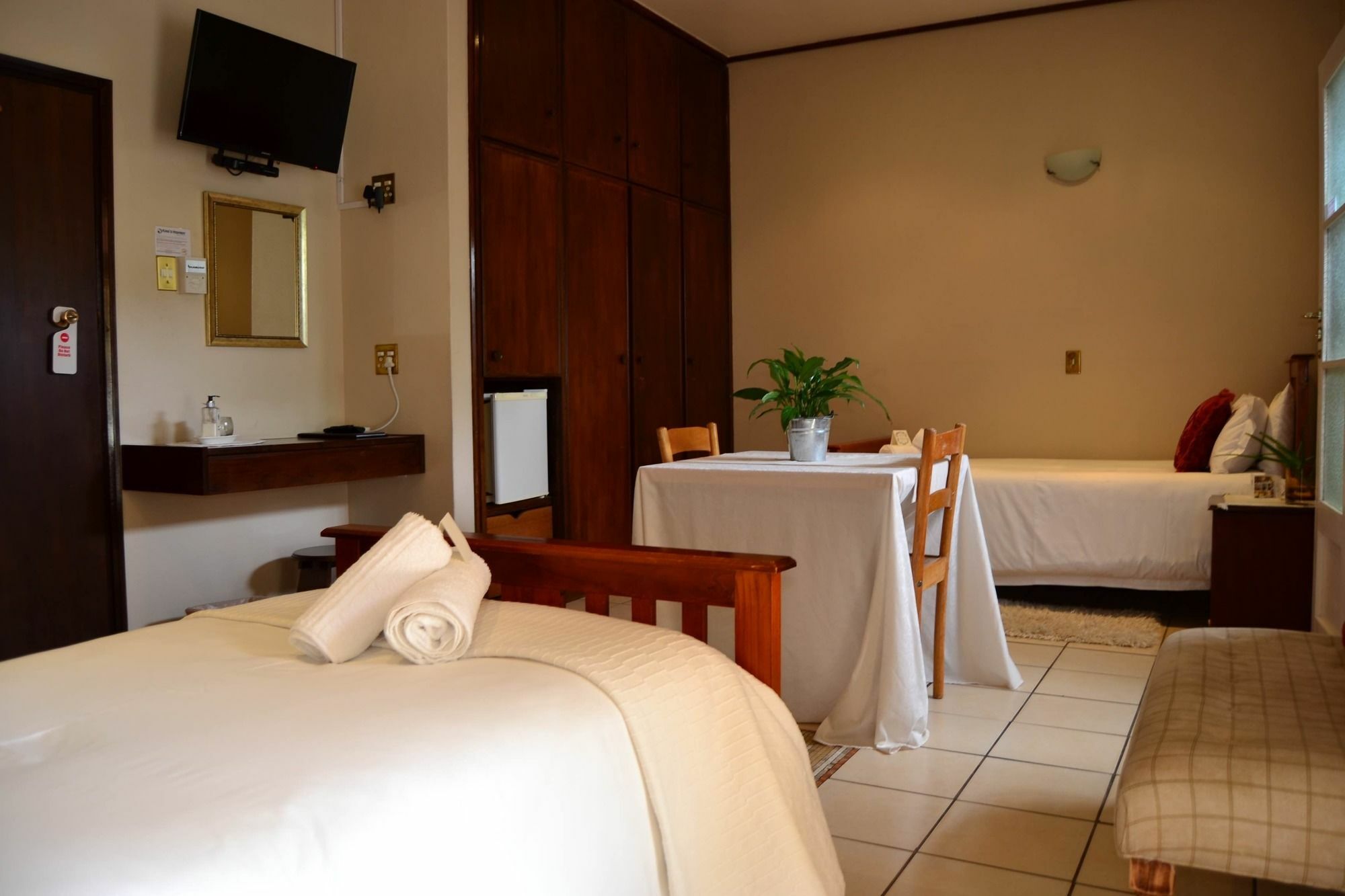 King'S Highway Guest House Сомерсет-Уэст Экстерьер фото